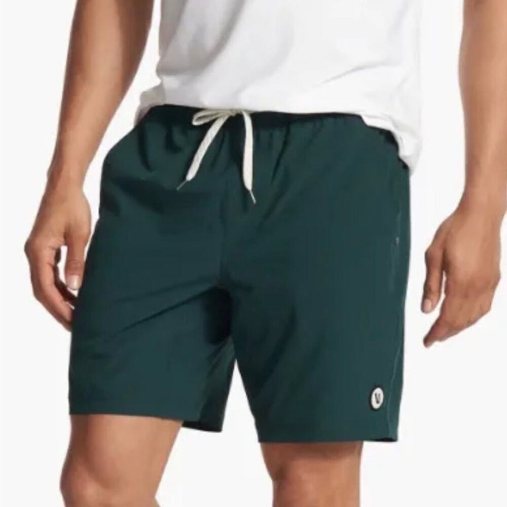 Vuori Men’s Kore Short Size Large Green Outdoor Hiking Activewear Running Gym